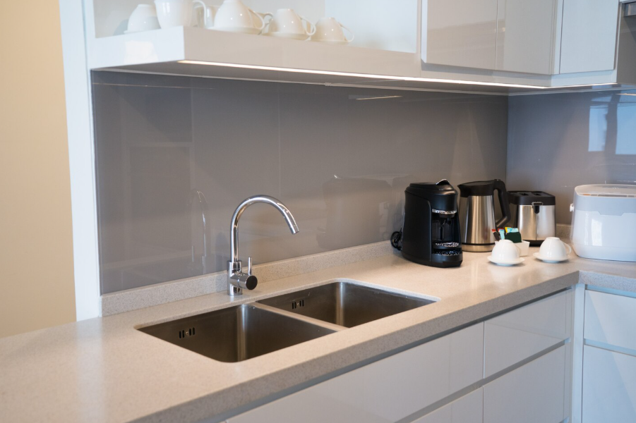 Why Choose a Stainless Steel Splashback for Modern Kitchens